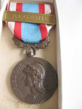 Fotografía: Proponga a vender Medalla Condecoración militar - Entre 1939 y 1945