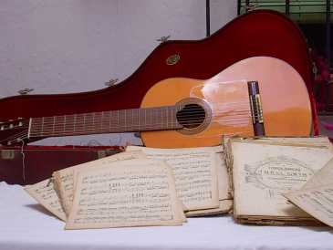 Fotografía: Proponga a vender Guitarra VALERIANO BERNAL - UNICA EN SU GENERO